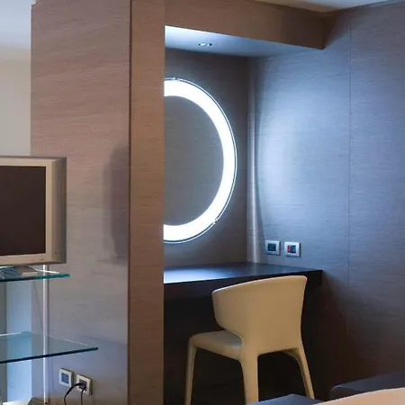 T Hotel 4*